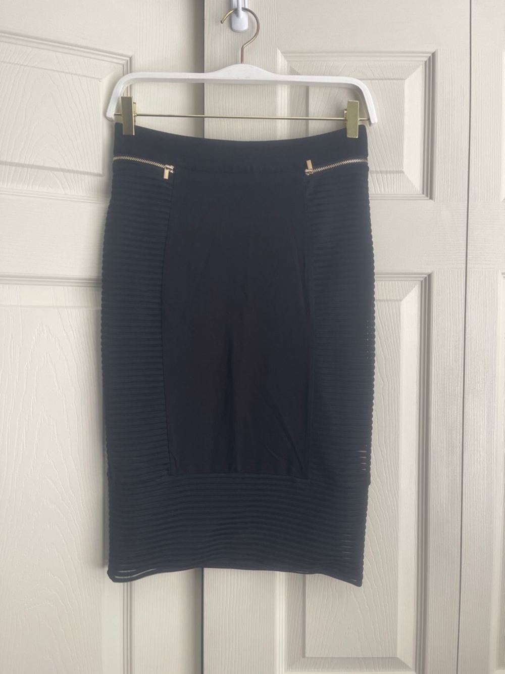 Caché women's Black Pencil Skirt with Mesh & Gold Zipper Details-lined.  #0309